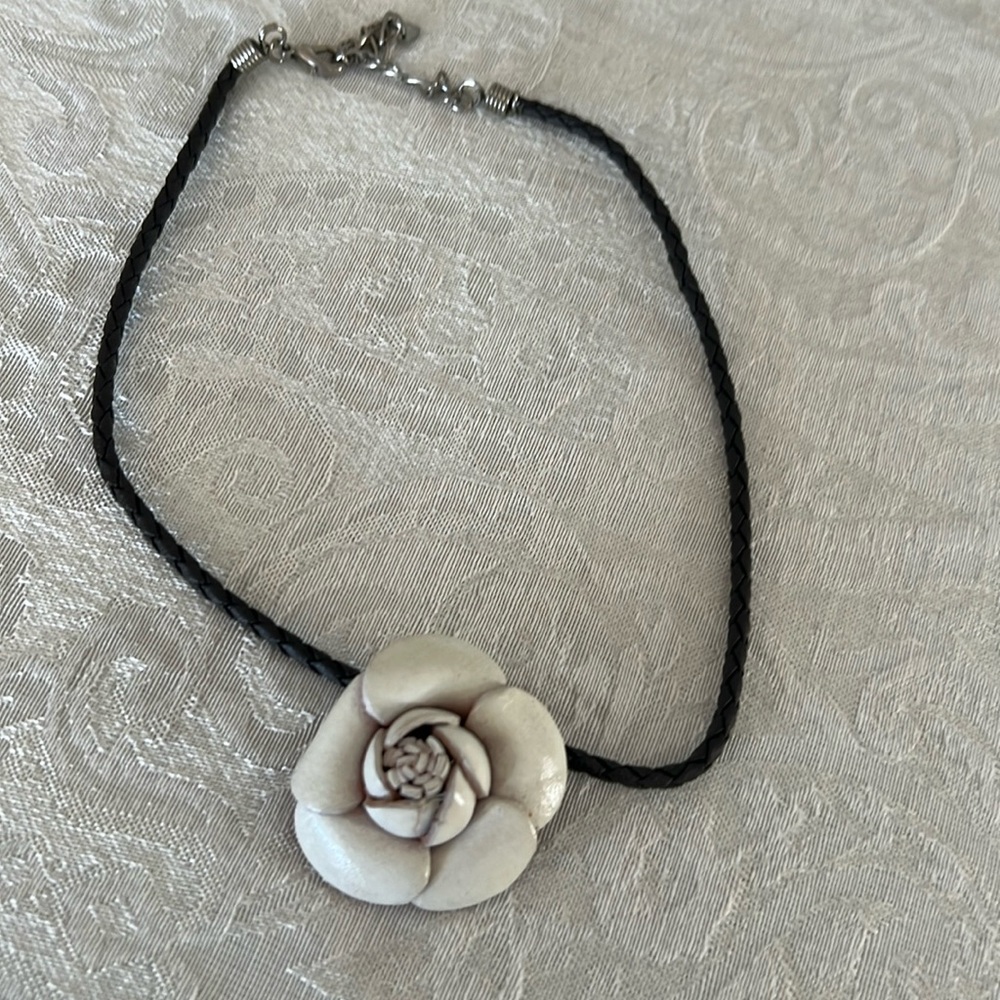 Leather chocker with brown weaved leather chain and white leather flower